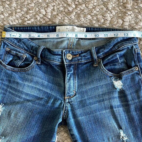 Abercrombie and Fitch Denim Jeans. Size 4R
Distressed, medium wash - Picture 6 of 8